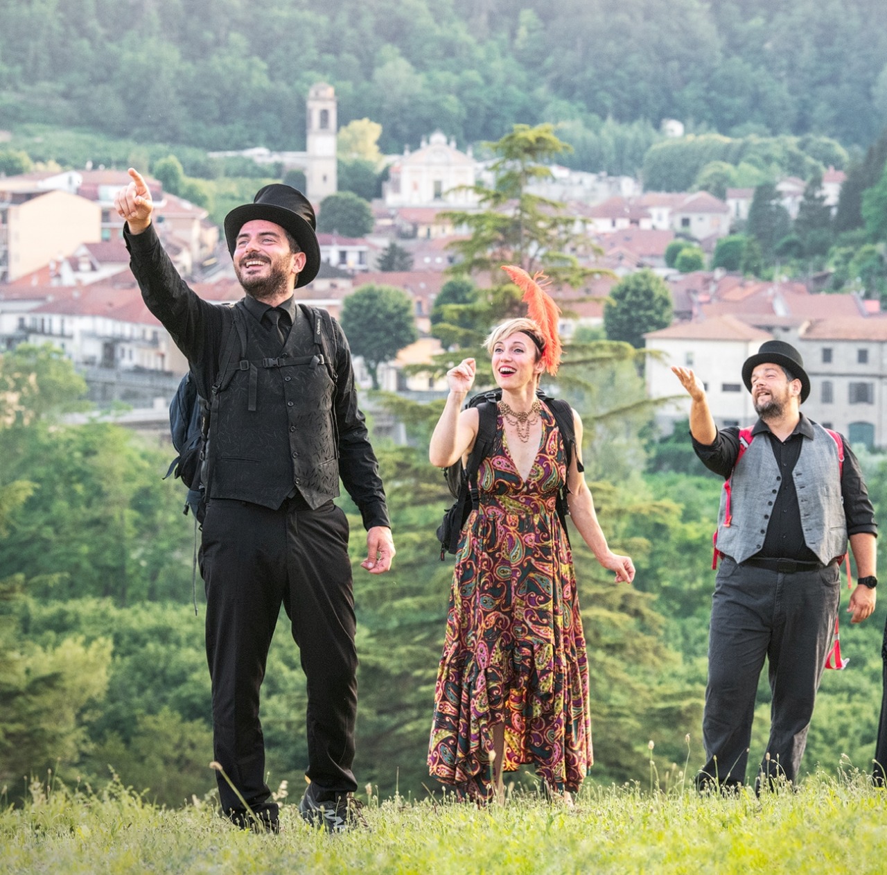 Gli Scavalcamontagne tornano in Piemonte: spettacoli itineranti tra Astigiano e Alessandrino
