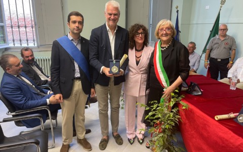 Paolo Zangrillo premiato a Ricaldone con il “Moscatello d’Oro 2026”