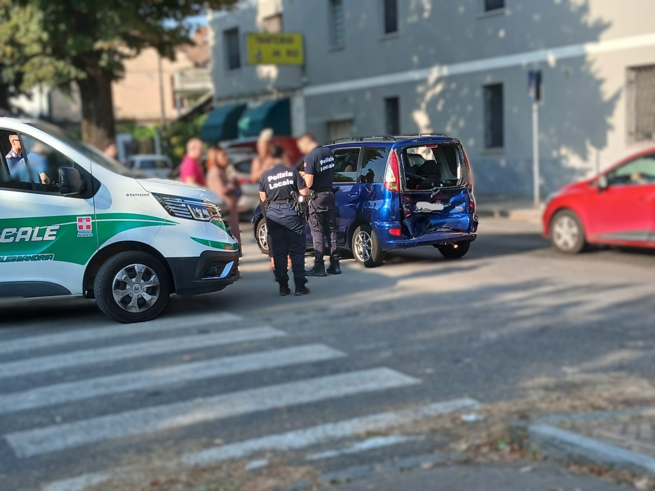 Scontro tra due auto in viale Milite Ignoto ad Alessandria: non ci sono feriti