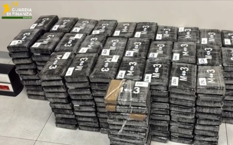 Savona: la Guardia di Finanza sequestra 3 quintali di cocaina nel porto di Vado ligure
