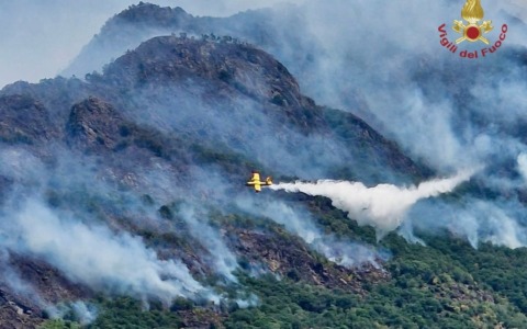 Dieci giorni di incendi in Val d’Ossola: sopralluogo del presidente della Regione Cirio