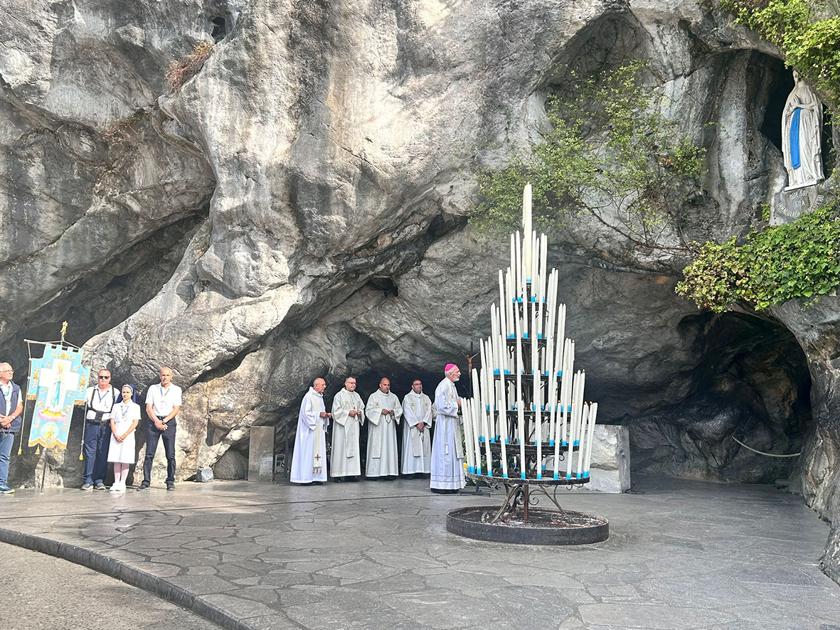 Oltre 200 pellegrini della Diocesi di Tortona in partenza per Lourdes con il vescovo Marini
