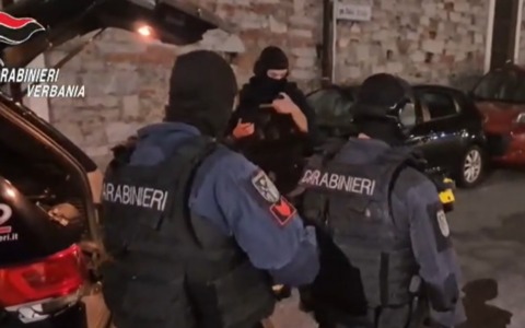 Ndrangheta in Piemonte: i carabinieri arrestano otto persone per estorsioni e traffico dei rifiuti