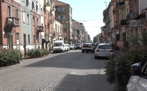 Caos parcheggi in Corso Acqui ad Alessandria, manca anche la segnaletica