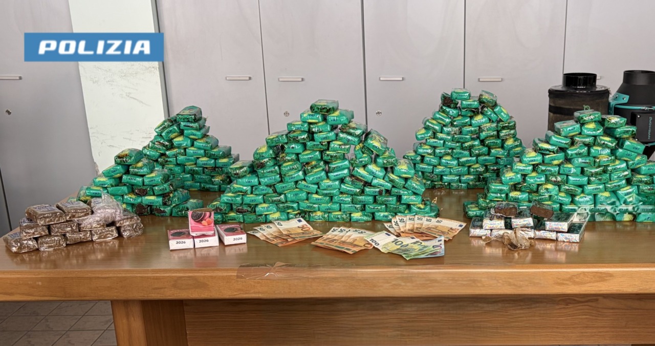 Arrestato giovane italiano, in casa a Torino aveva 33 chili di hashish