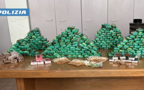 Arrestato giovane italiano, in casa a Torino aveva 33 chili di hashish