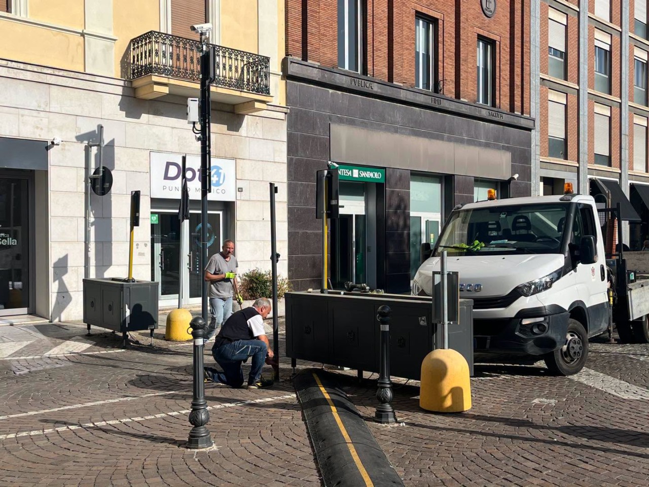 Rimossa le fioriere a barriere mobili di Piazza della Libertà ad Alessandria