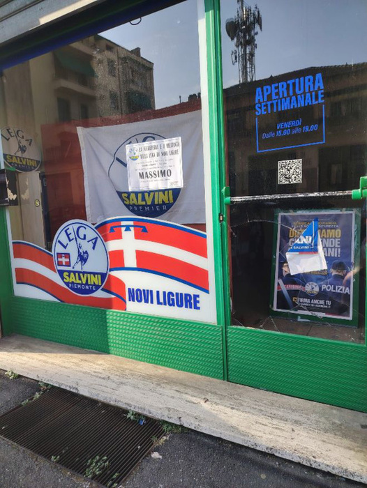Raid vandalico contro la sede della Lega a Novi Ligure: locali messi a soqquadro